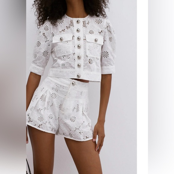 Multi-Button Embroidery Shorts Set - Picture 4 of 5